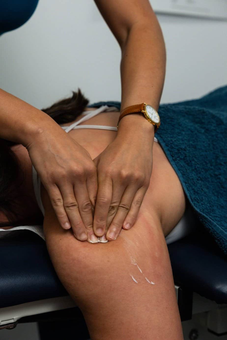 Hands-on physiotherapy treatment at Tweak Health Physio